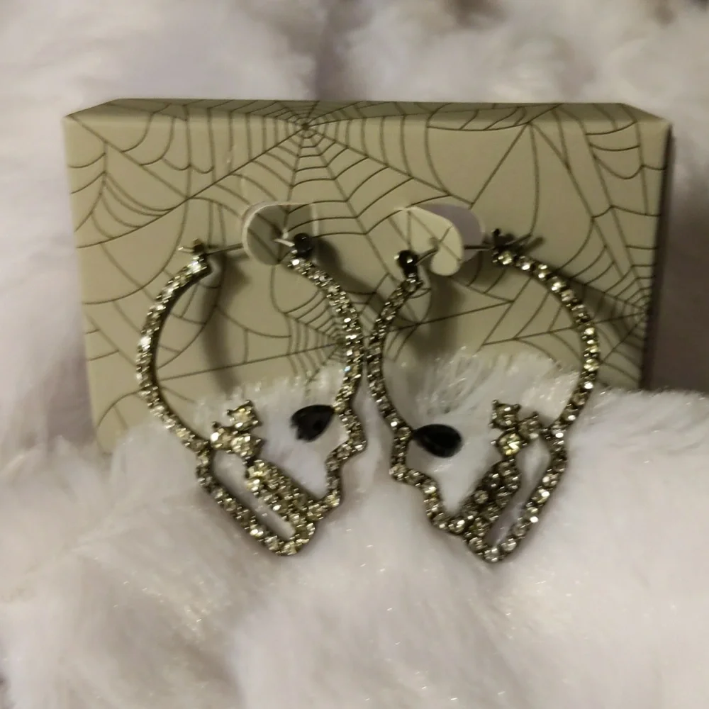 NWOT Dark Steel Toned Bejeweled Skull Earrings With Black Stone Eye - Picture 3 of 8